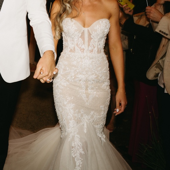 Berta Privee Wedding Dress - Picture 6 of 6